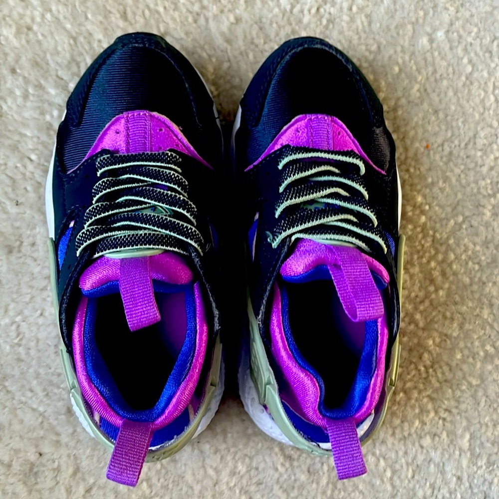 Toddler Girl Nike sneakers!